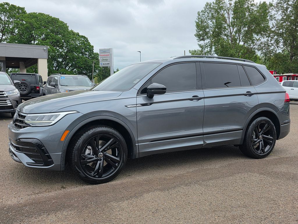 2024 Volkswagen Tiguan 2.0T SE R-Line Black's photo