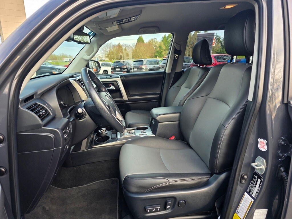 2024 Toyota 4Runner SR5 Premium photo 3