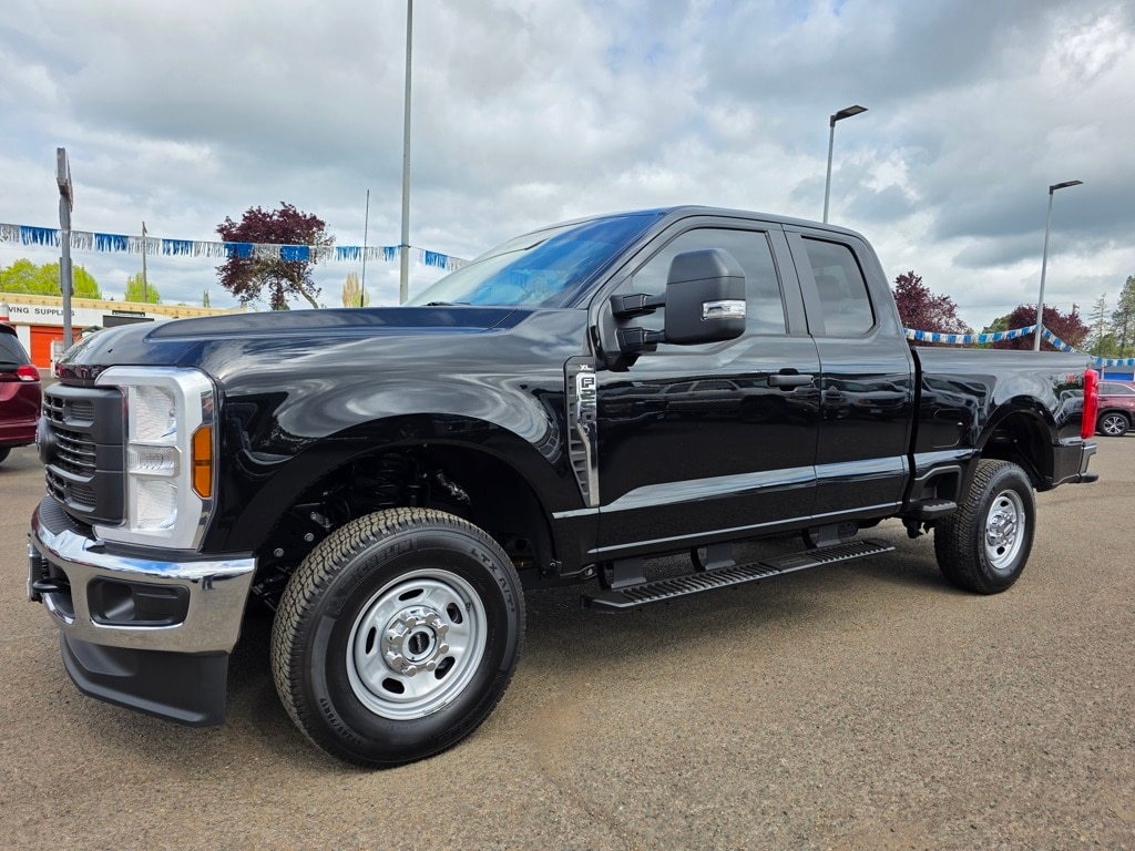 2024 Ford F-250 Super Duty XL's photo