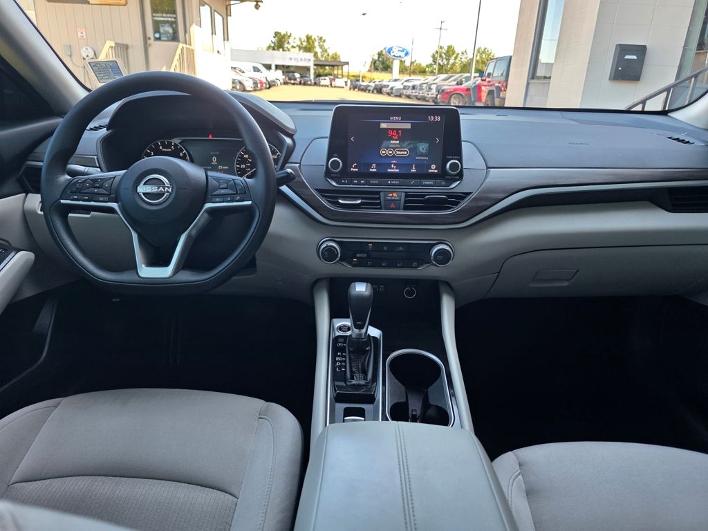 2024 Nissan Altima SV - Photo 8