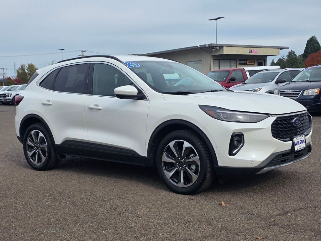2023 Ford Escape Platinum's photo