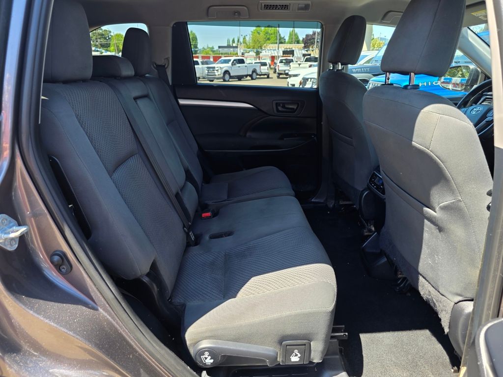 2019 Toyota Highlander LE - Photo 23