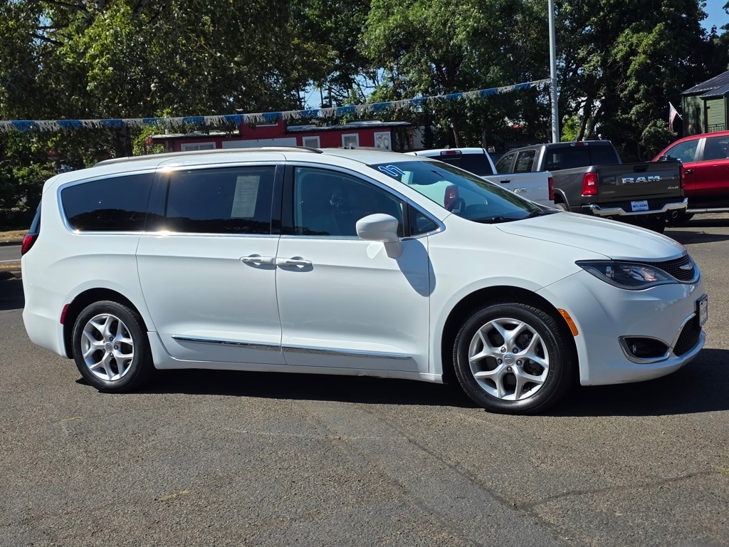 Used 2017 Chrysler Pacifica Touring-L with VIN 2C4RC1BG3HR820931 for sale in Corvallis, OR