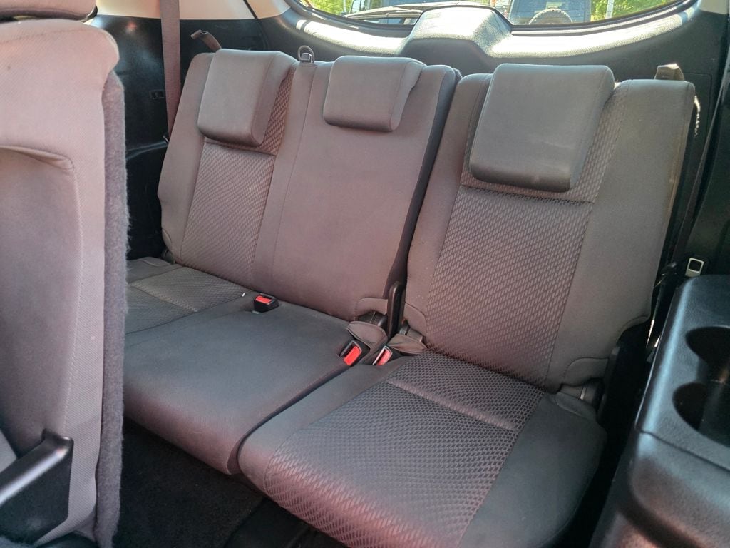 2019 Toyota Highlander LE - Photo 10