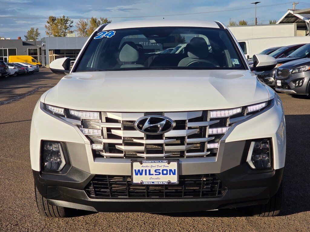 2024 Hyundai Santa Cruz SE photo 3