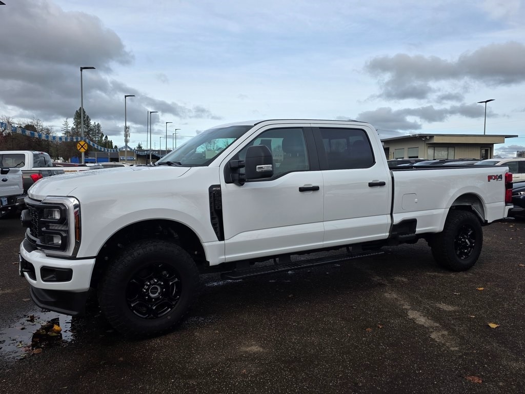 2024 Ford F-350 Super Duty XL's photo