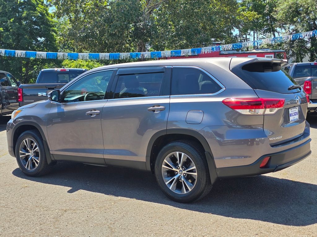 2019 Toyota Highlander LE - Photo 31
