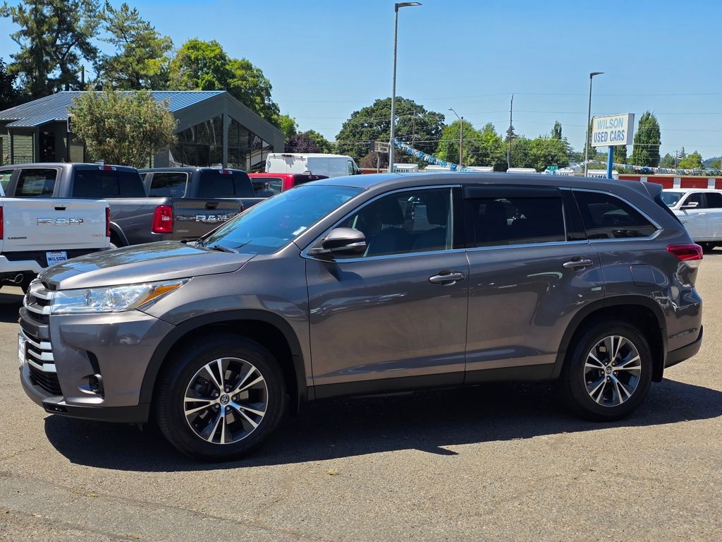2019 Toyota Highlander LE - Photo 27