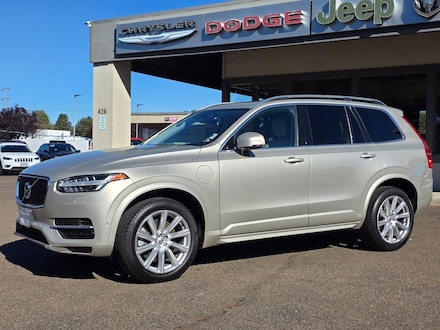 2016 Volvo XC90 Hybrid T8 Momentum SUV