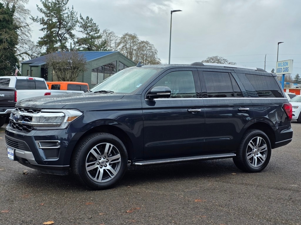 2023 Ford Expedition Limited's photo
