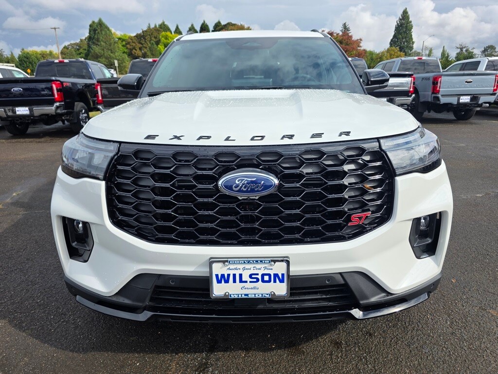 2025 Ford Explorer ST photo 3