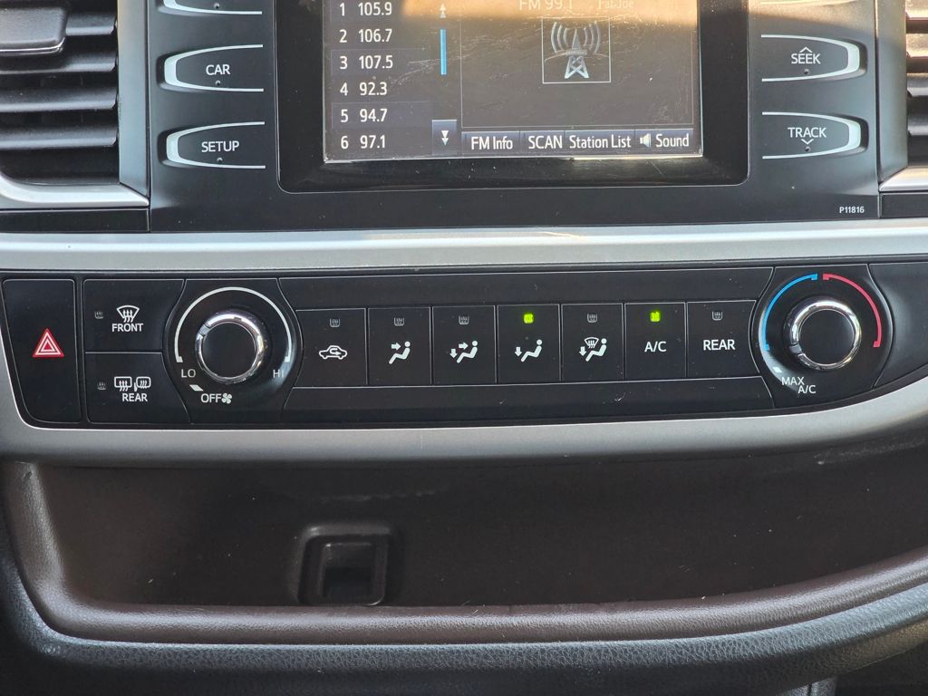 2019 Toyota Highlander LE - Photo 14