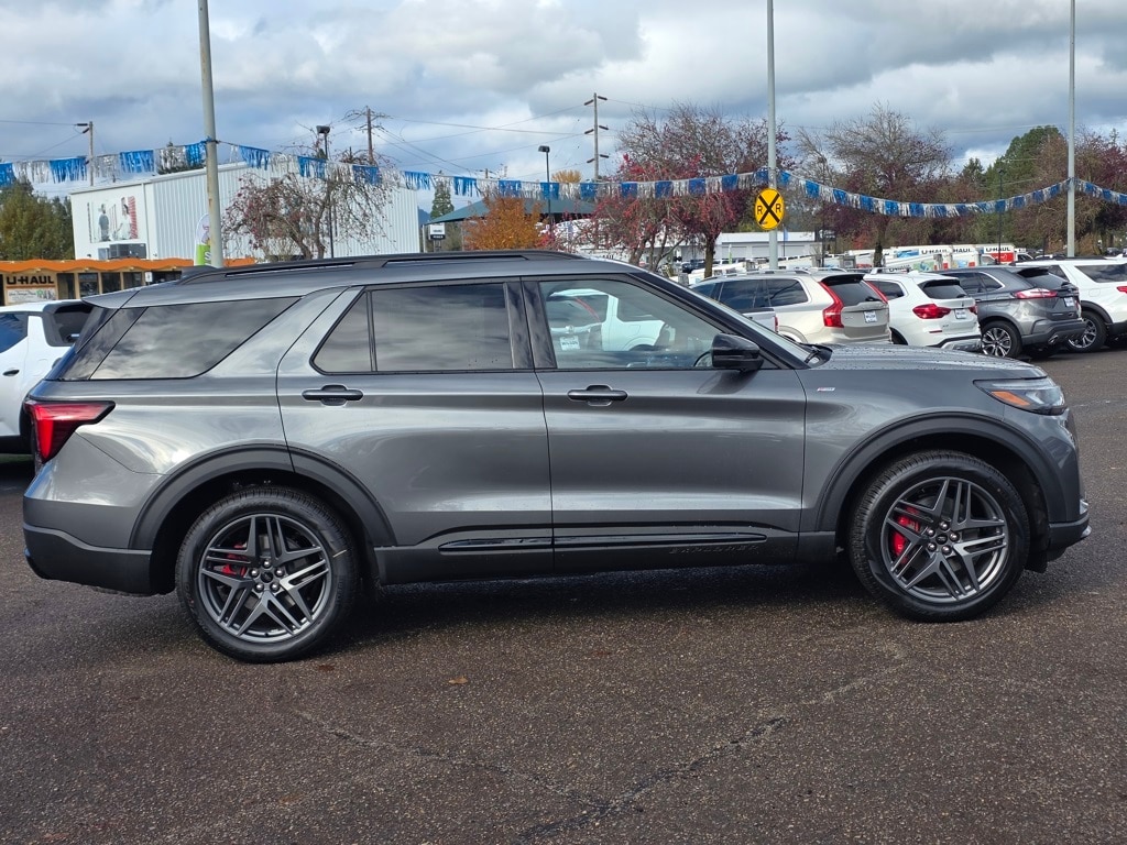 2026 Ford Explorer ST-Line photo 2