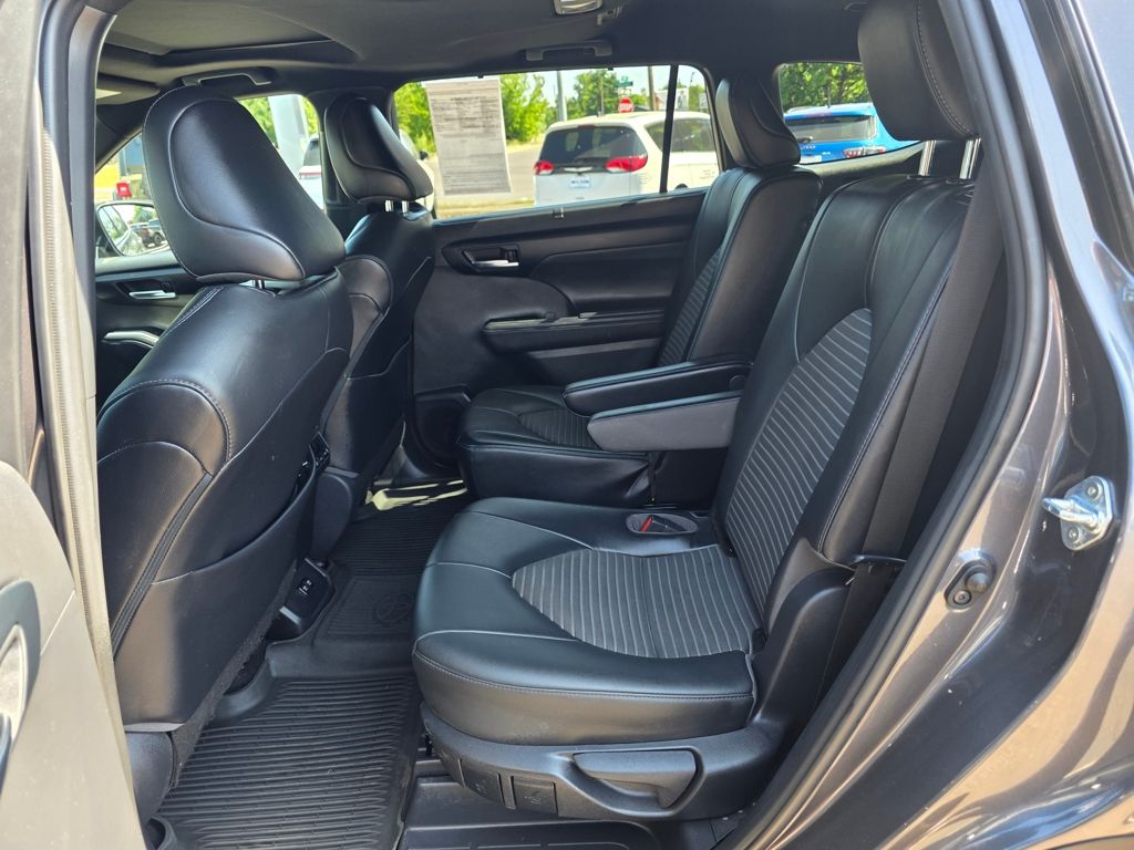 2021 Toyota Highlander XSE - Photo 9