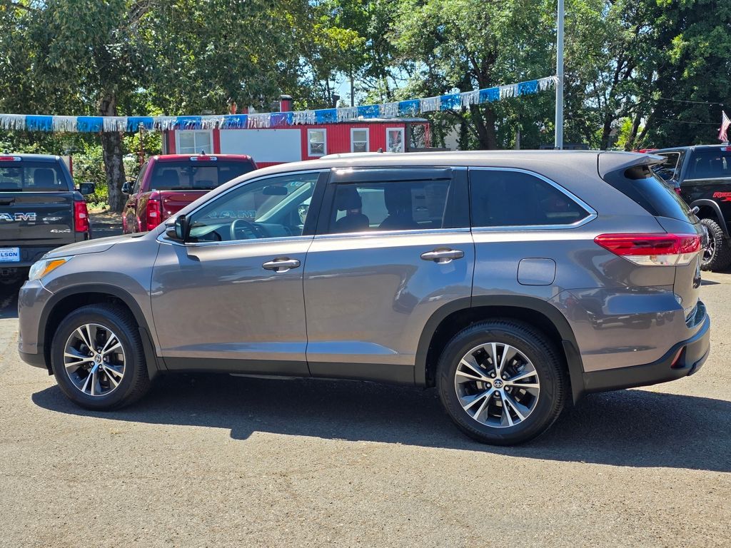 2019 Toyota Highlander LE - Photo 30