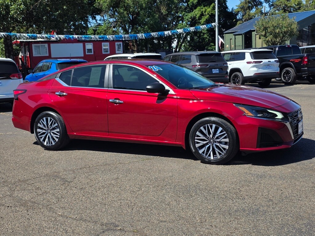 2024 Nissan Altima 2.5 SV photo 2