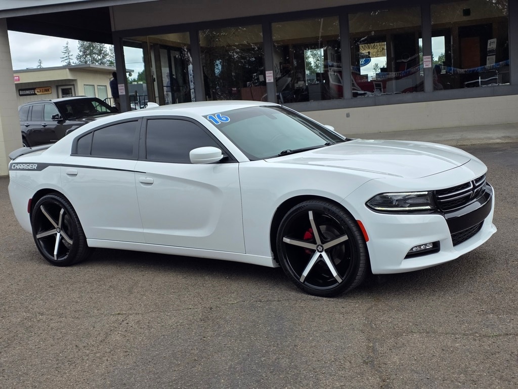Used 2016 Dodge Charger SXT with VIN 2C3CDXHG4GH132720 for sale in Corvallis, OR
