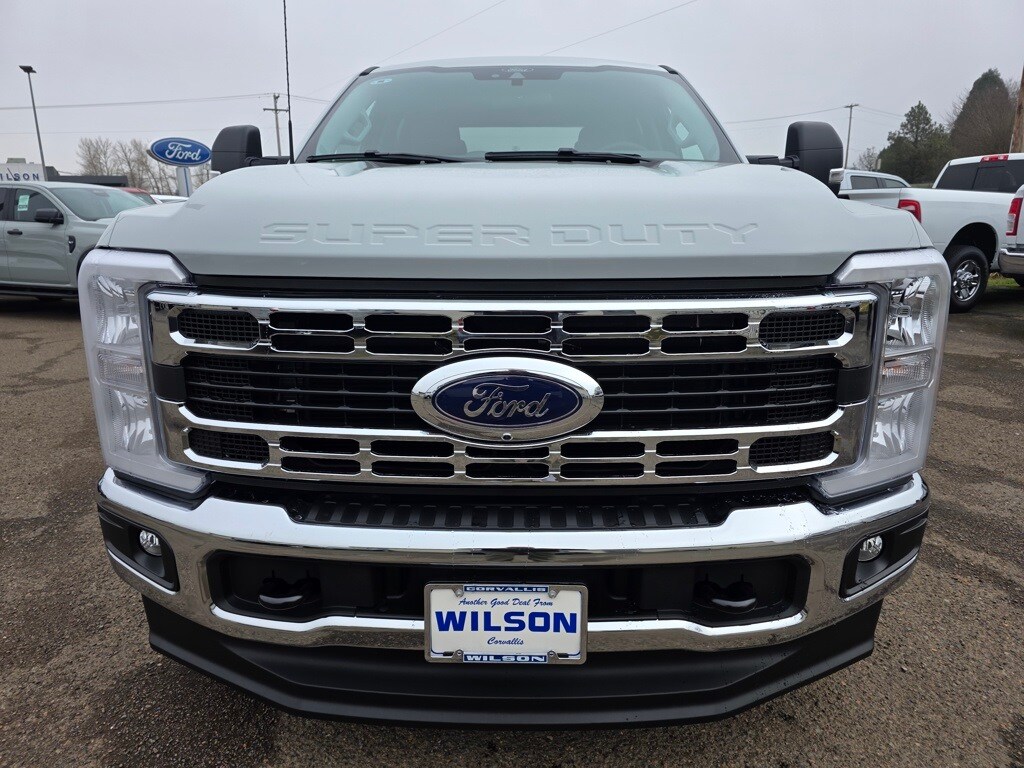 2025 Ford F-350 photo 3