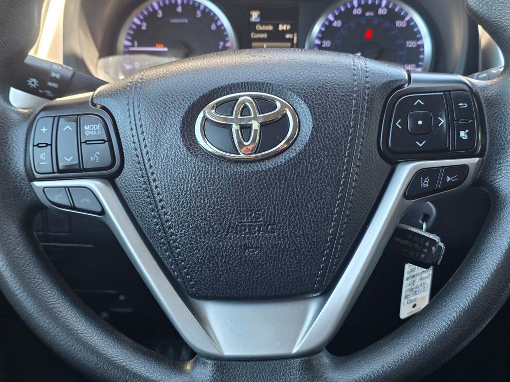 2019 Toyota Highlander LE - Photo 17