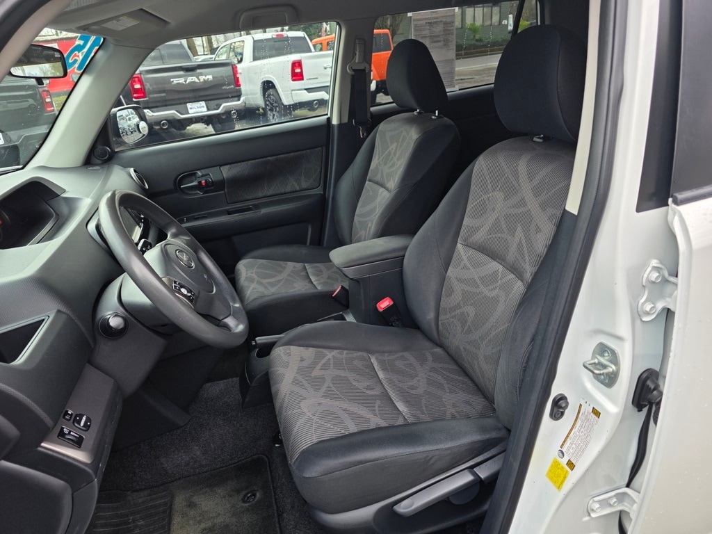 2015 Scion xB Base photo 4