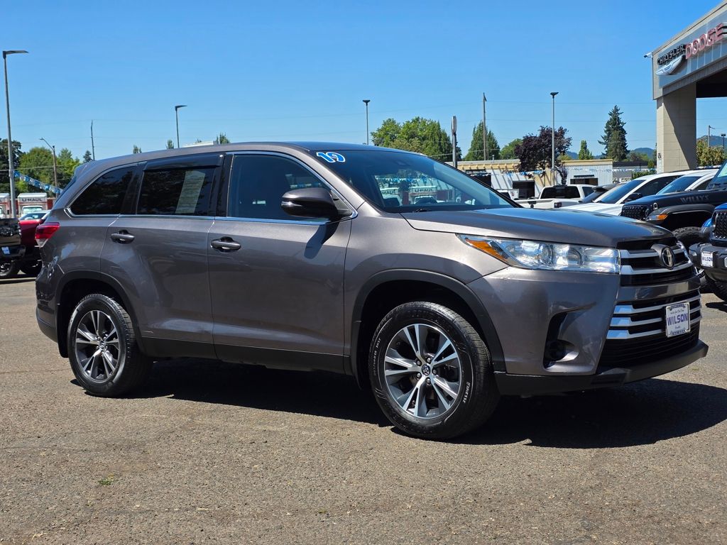 2019 Toyota Highlander LE - Photo 35