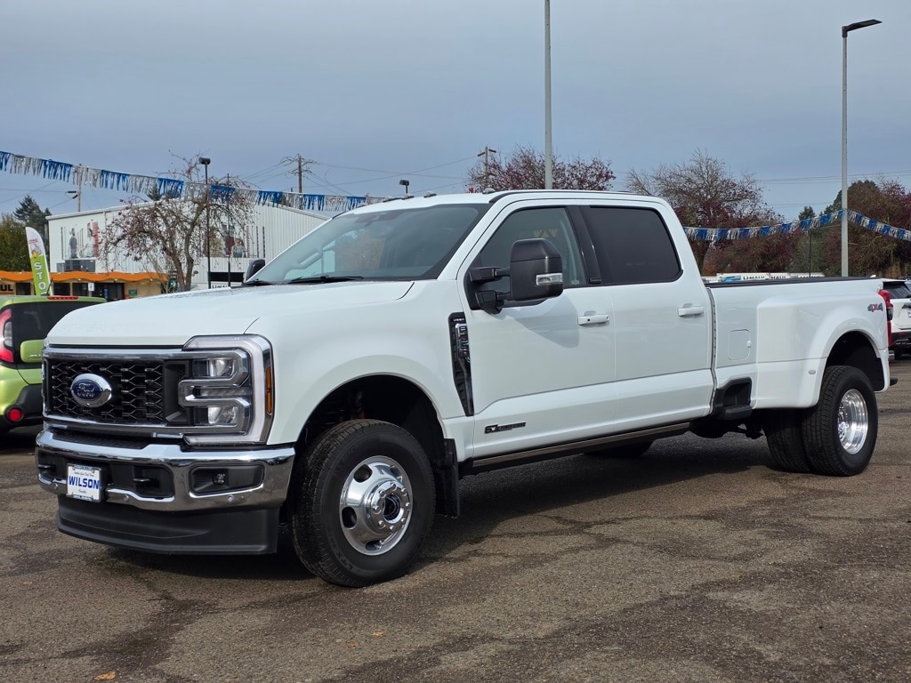 2025 Ford F-350 Super Duty Lariat's photo