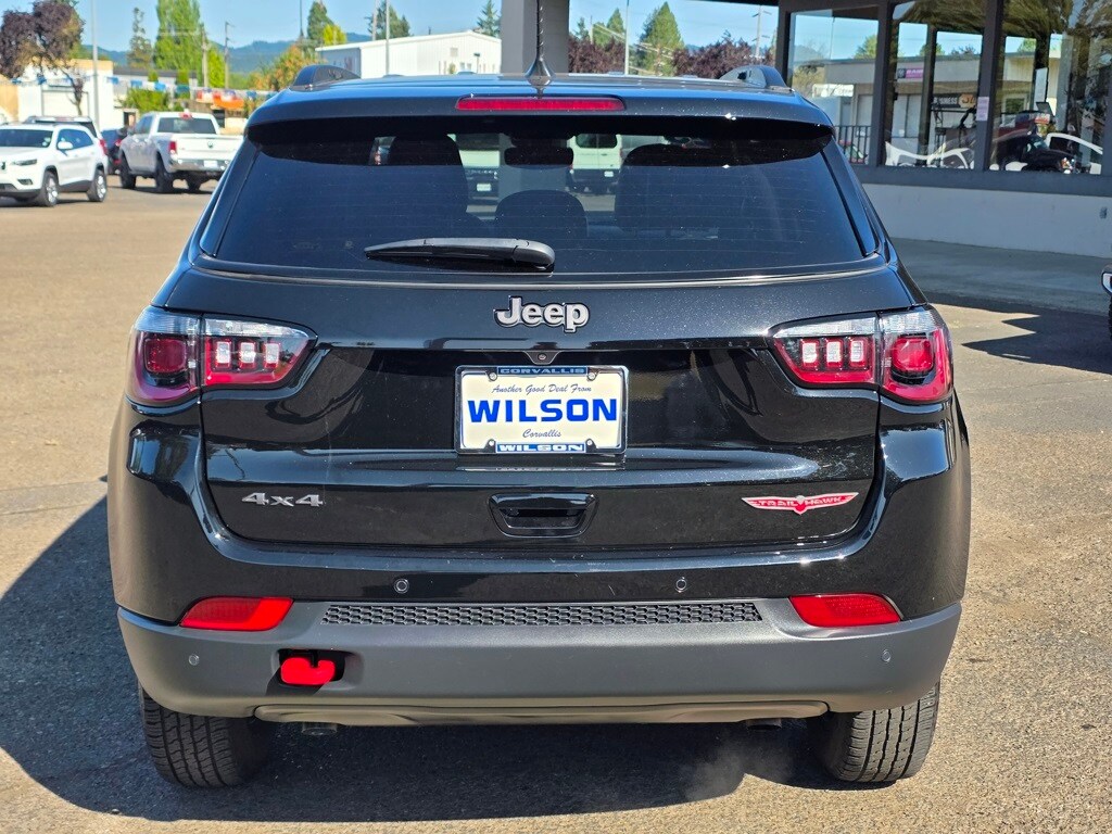 2023 Jeep Compass Trailhawk photo 2