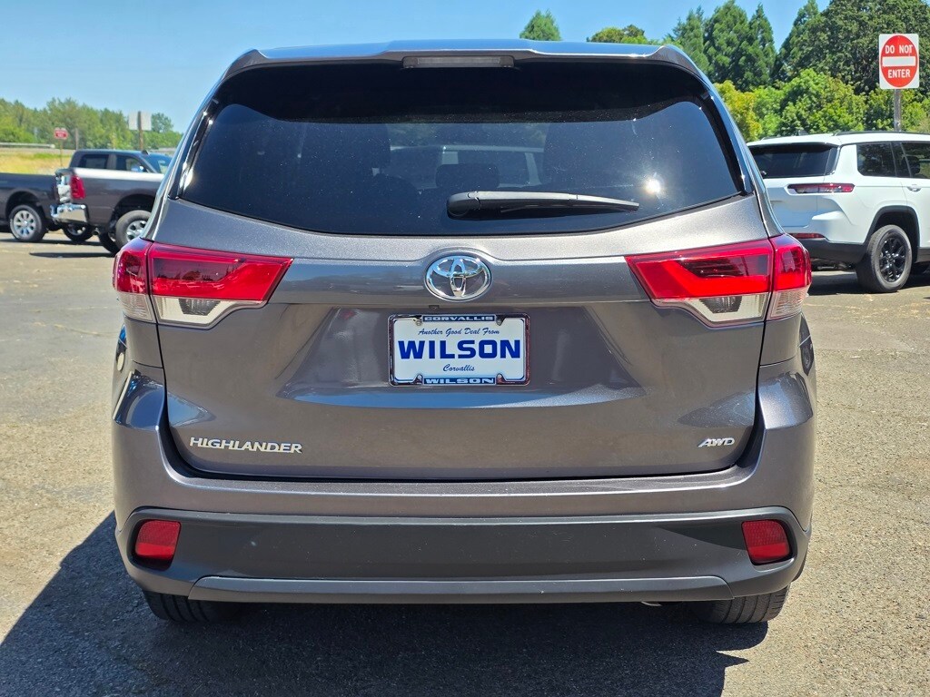2019 Toyota Highlander LE photo 4