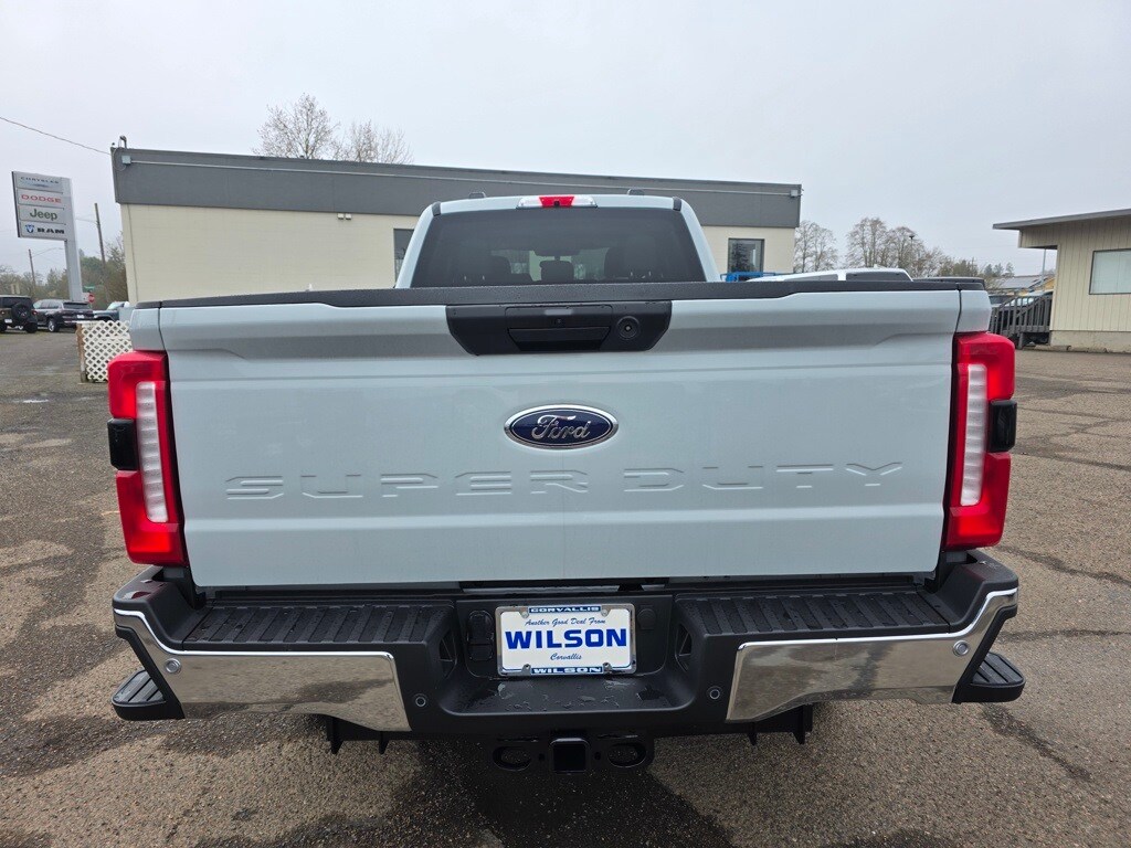 2025 Ford F-350 photo 4
