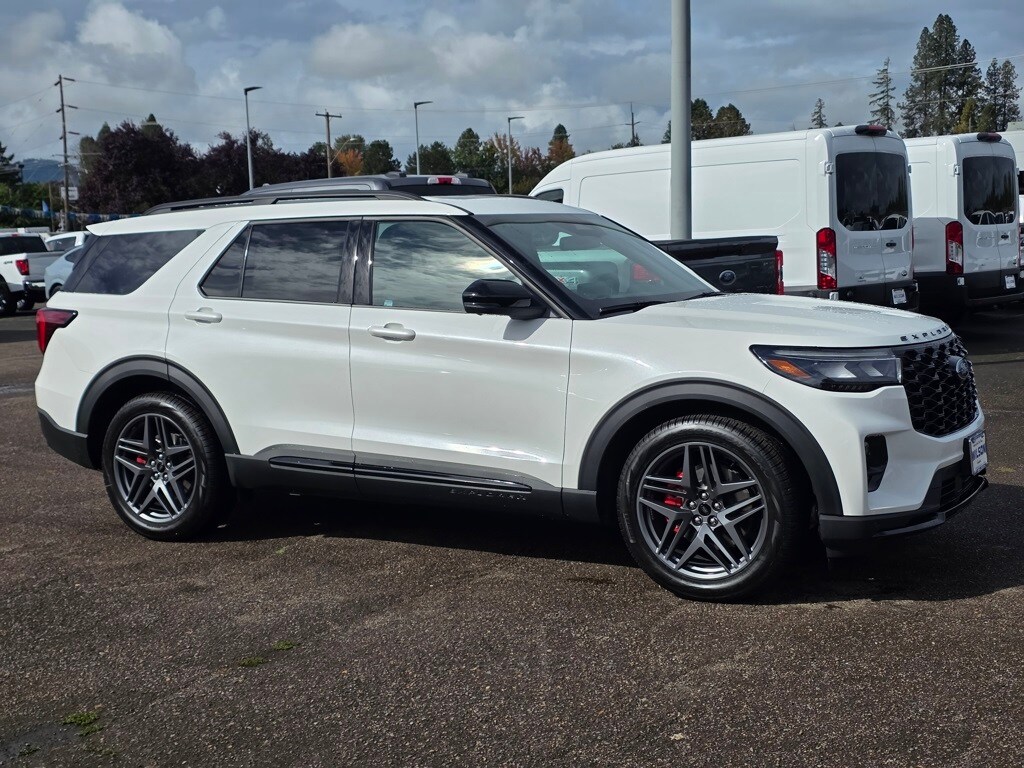 2025 Ford Explorer ST photo 2