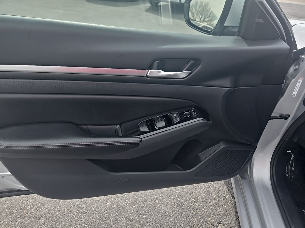 2023 Nissan Altima SV - Photo 10