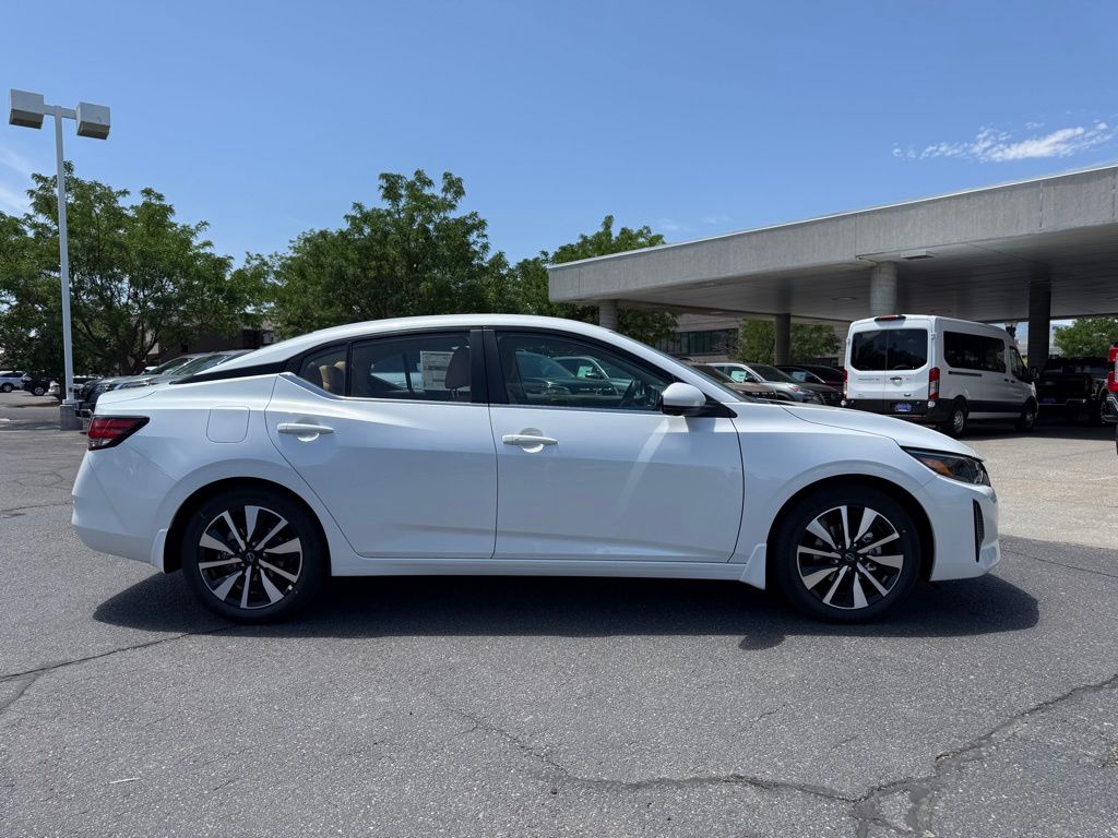 2025 Nissan Sentra SV photo 4