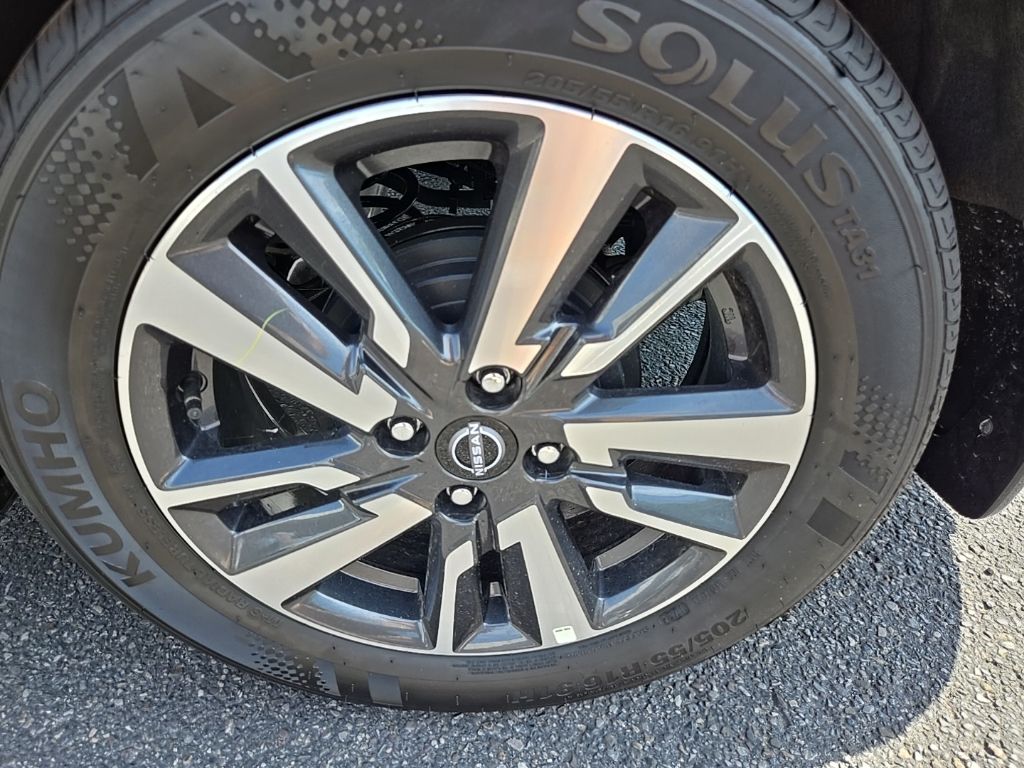 2025 Nissan Versa Sedan SV - Photo 36