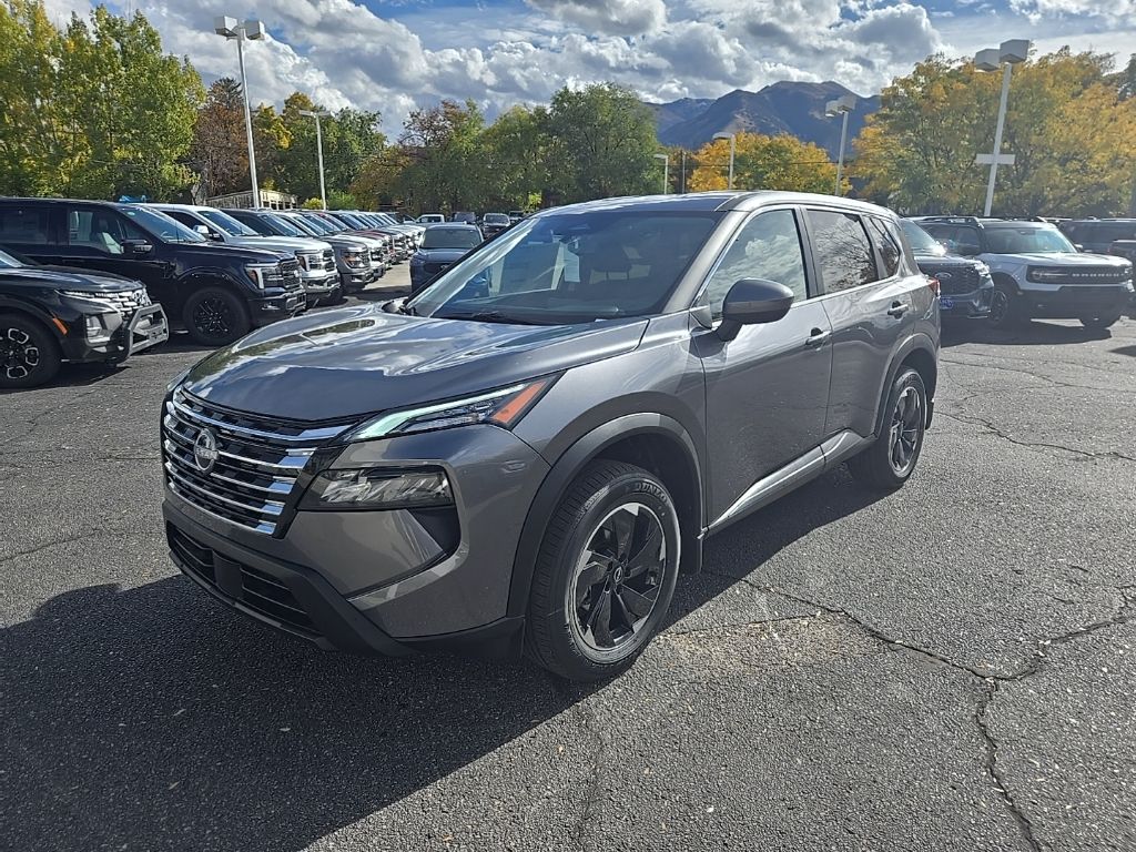 2026 Nissan Rogue SV's photo