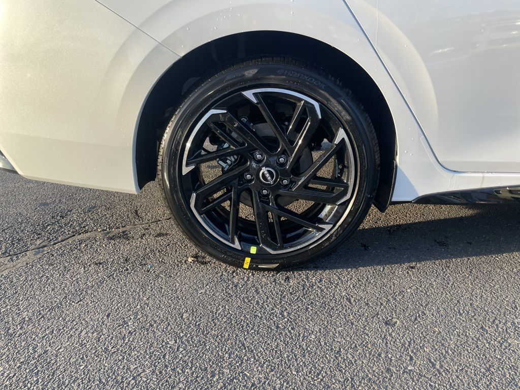 2026 Nissan Sentra SR - Photo 37