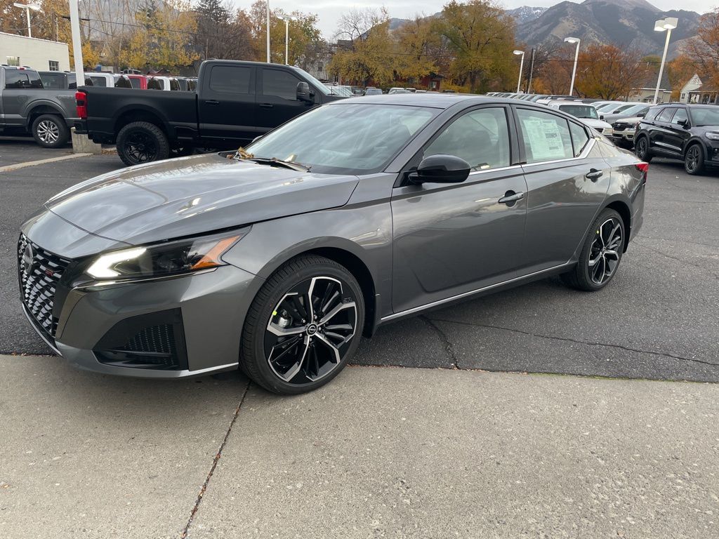 2025 Nissan Altima SR's photo