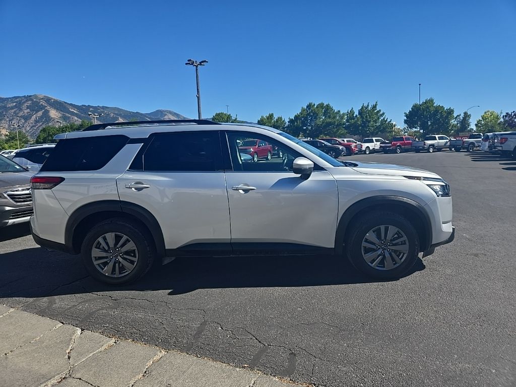 2025 Nissan Pathfinder SV photo 3
