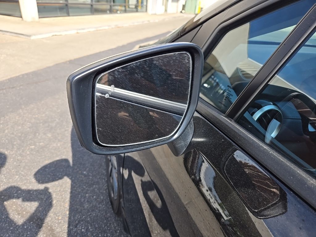 2025 Nissan Versa Sedan SV - Photo 31