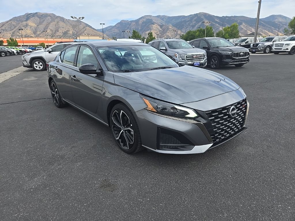 2023 Nissan Altima 2.5 SR photo 3