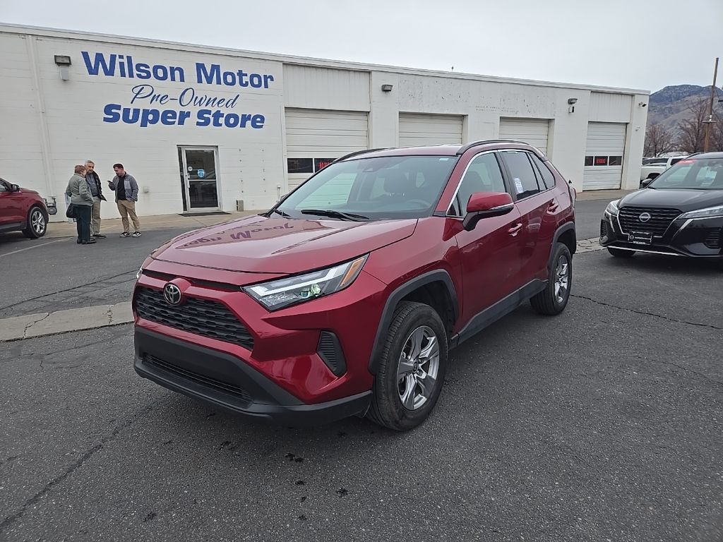 2025 Toyota RAV4 XLE's photo