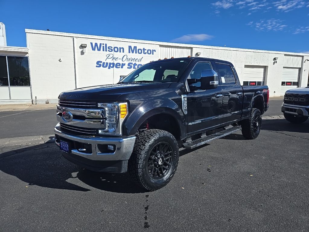 2017 Ford F-350 Super Duty Lariat's photo