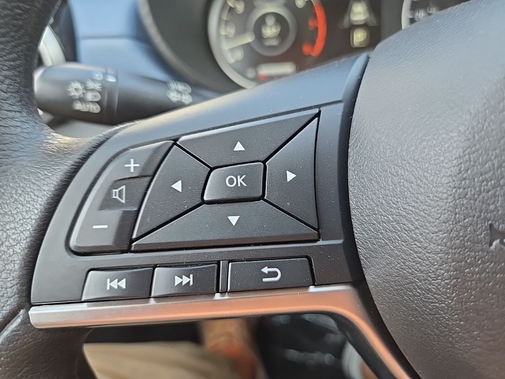 2025 Nissan Versa Sedan SV - Photo 14