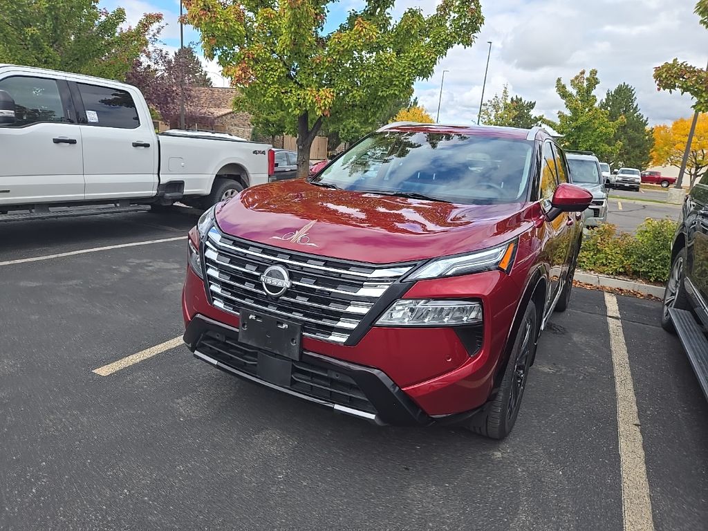 2024 Nissan Rogue Platinum photo 2