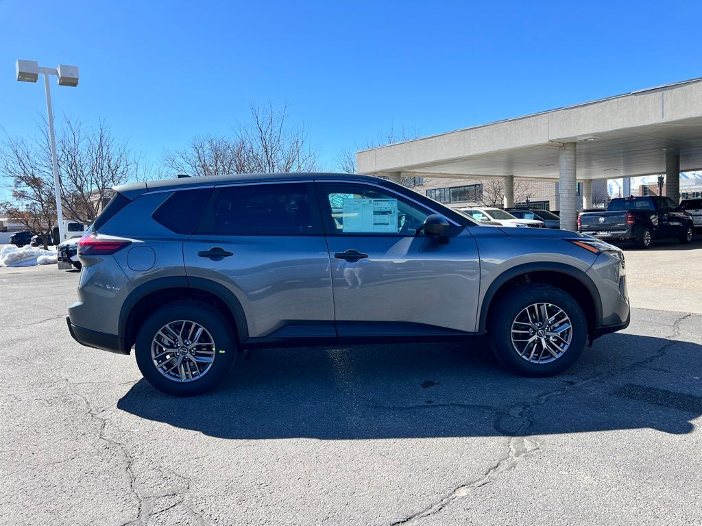 2025 Nissan Rogue S photo 4