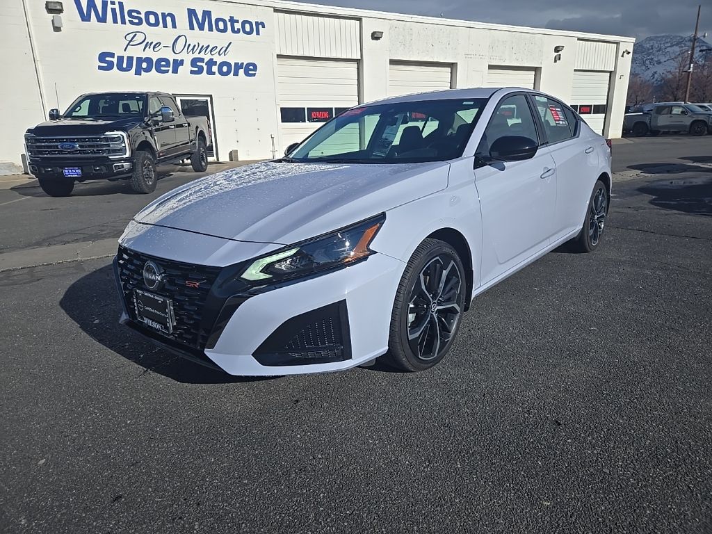 2025 Nissan Altima SR's photo