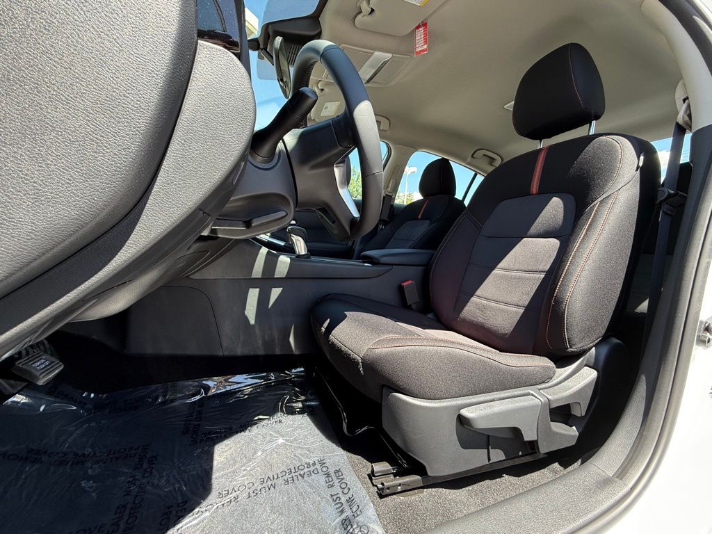 2025 Nissan Sentra SR - Photo 13