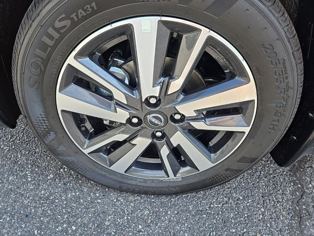 2025 Nissan Versa Sedan SV - Photo 37