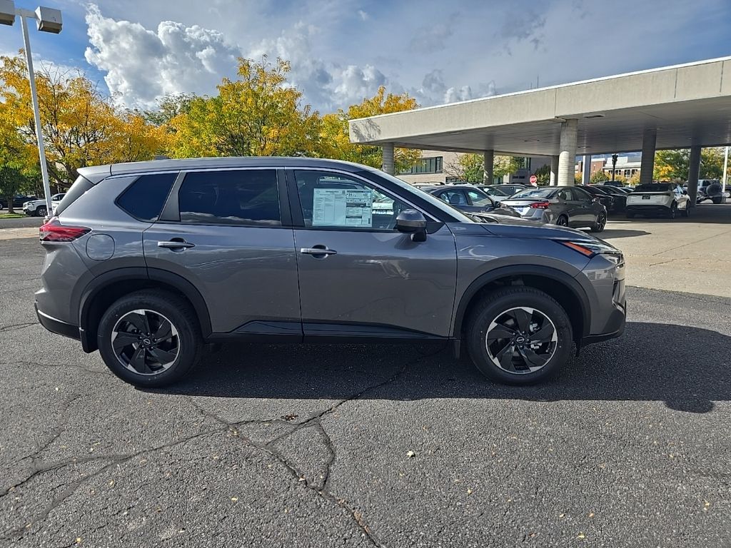 2026 Nissan Rogue SV photo 4