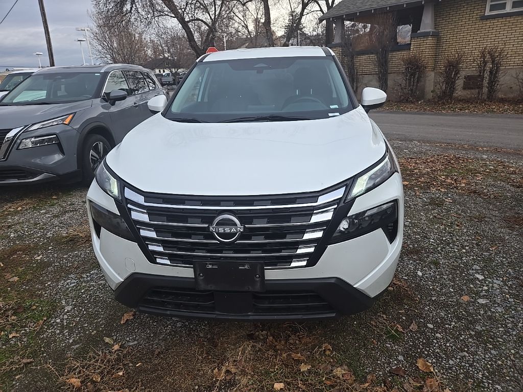 2024 Nissan Rogue SV's photo