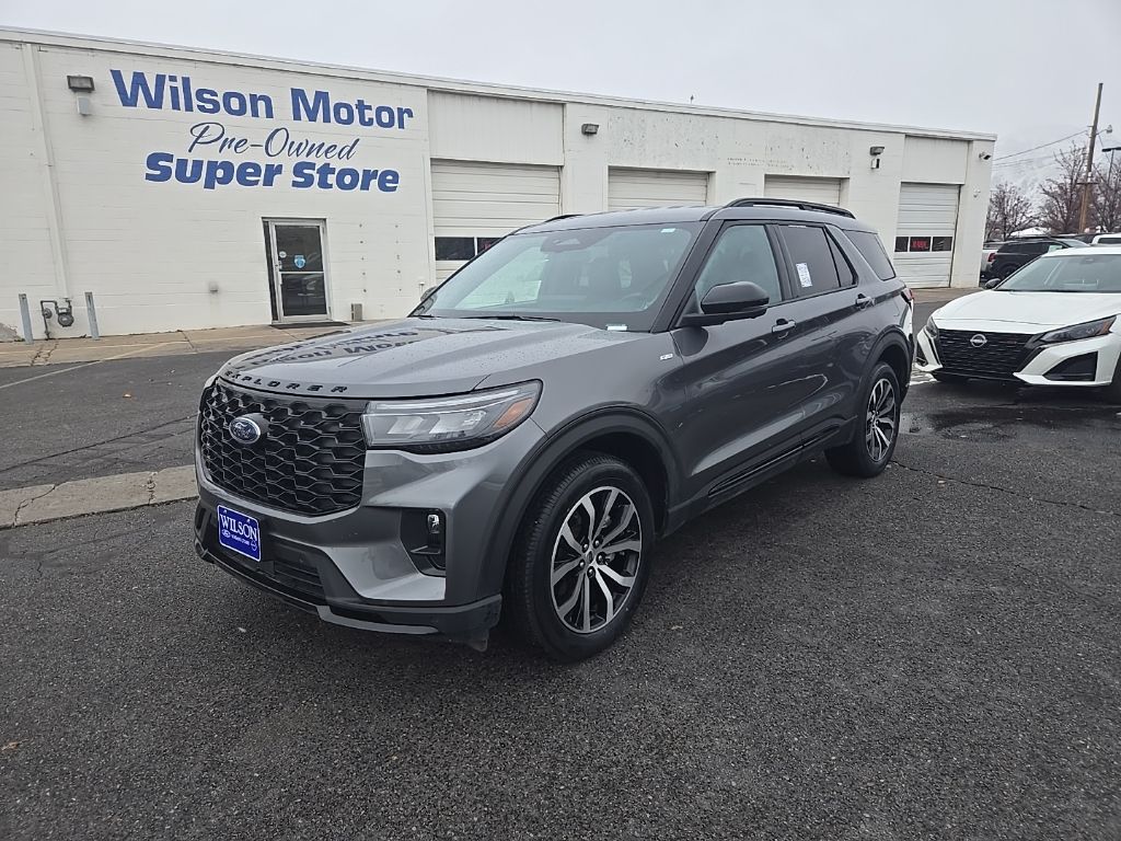 2025 Ford Explorer ST-LINE's photo